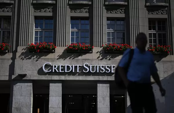 El Credit Suisse cae a su mínimo histórico, "es un desastre" y agita el fantasma de un nuevo Lehman Brothers