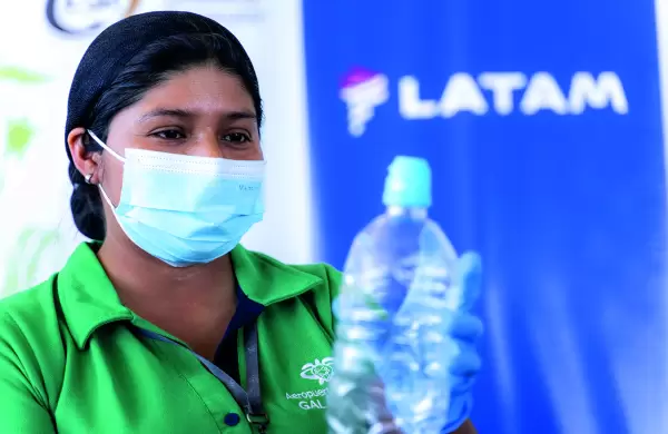 LATAM Airlines le apuesta a una isla Baltra libre de plsticos