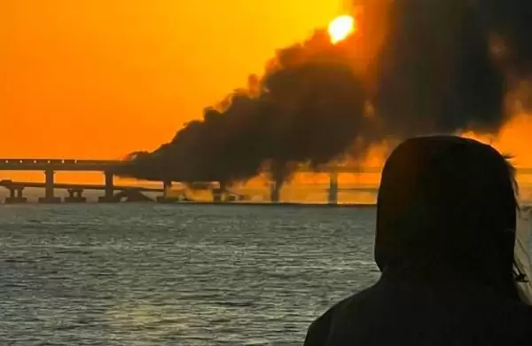 Un puente clave para el plan blico de Putin vol por los aires: el Kremlin acusa a Ucrania