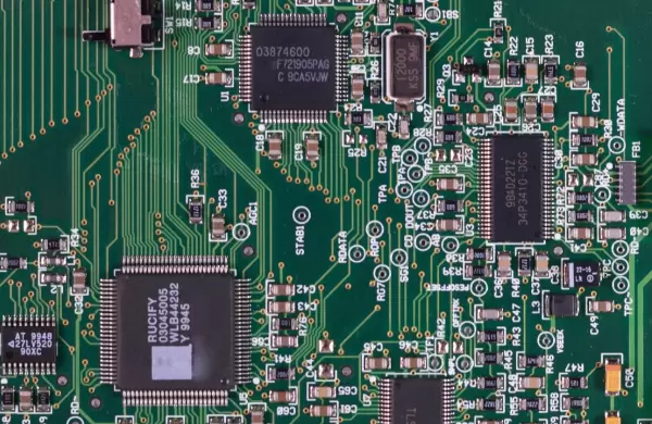 EE.UU. impone restricciones a la compra de chips estadounidenses a China