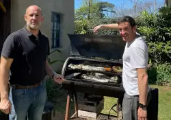 La historia del operador de bolsa que hace reuniones de networking con comidas de estilo texano