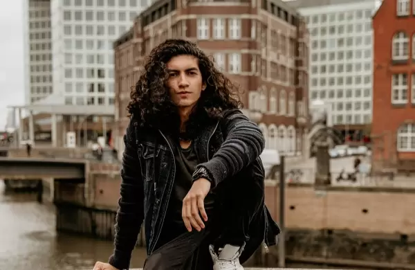 Un ambateo pasea su clase por Meta, en Hamburgo