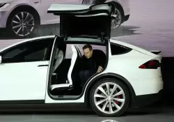 Cambia, todo cambia: Elon Musk ya vale menos de 200 mil millones de dlares y vende acciones de Tesla