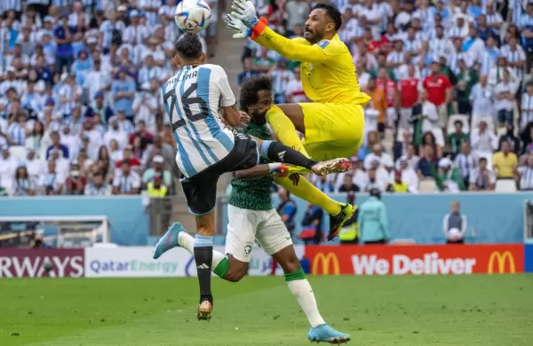 "Recen por mi", dice el jugador de Arabia Saudita que fue operado luego de un choque en el partido con la Argentina