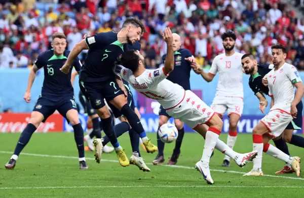Australia venció 1 a 0 a Túnez y se mantiene con vida en el Grupo C