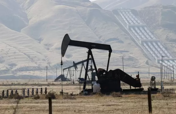 El petróleo cae a un mínimo de 2022 por la preocupación de la demanda de China