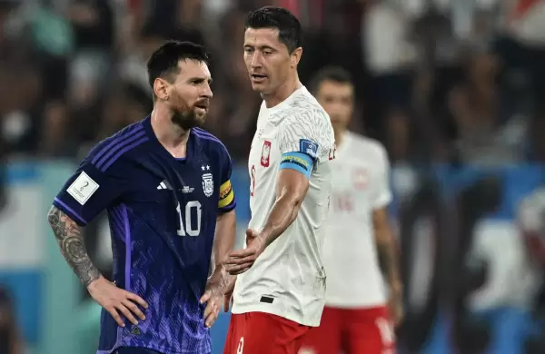 Cruce caliente: Robert Lewandoswski confes que le dijo a Lionel Messi
