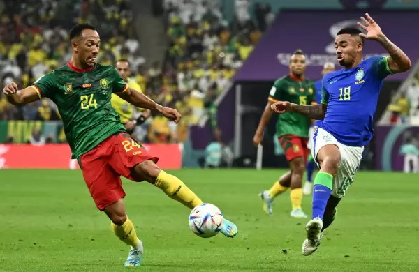 Brasil perdió con Camerún pero clasificó primero y Suiza eliminó a Serbia y quedó segunda