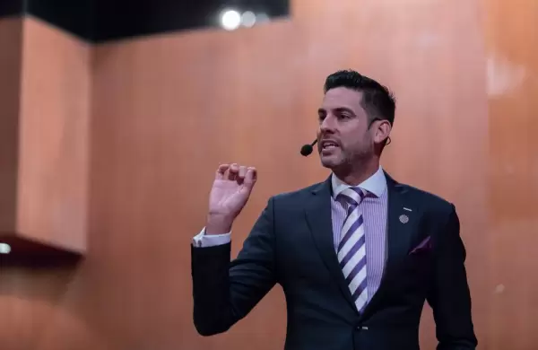 Se entrenó con Robert Kiyosaki, pudo librarse de una deuda que lo agobiaba y esto es lo que aprendió y hoy enseña