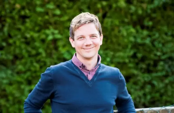 Un empresario  compró 18 mil camisetas que decían "Inglaterra Campeón del Mundo 2022": "Estoy devastado",  dice ahora