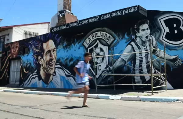 Cómo es el barrio que vio a Messi nacer y patear por primera vez una pelota de fútbol
