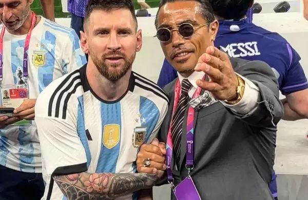 Así es Nusret "Salt Bae" Gokce, el chef que festejó con Messi sin permiso, que ahora la FIFA investiga y que tiene US$ 50 millones