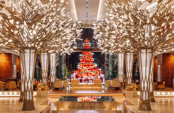 As son los trece y deslumbrantes rboles de Navidad de los hoteles ms lujosos