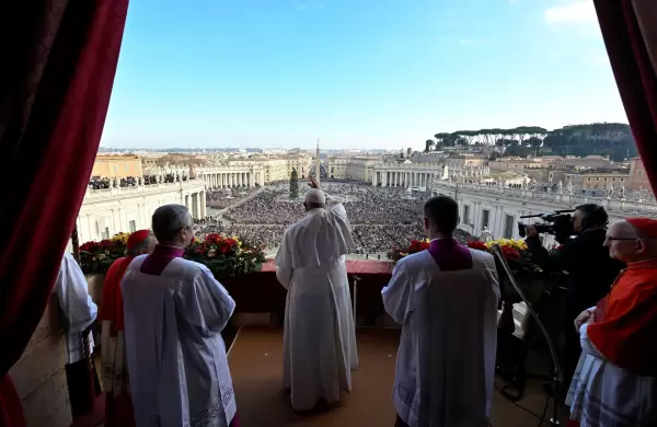 En su mensaje navideo, el papa Francisco pidi el fin de la "insensata" guerra en Ucrania