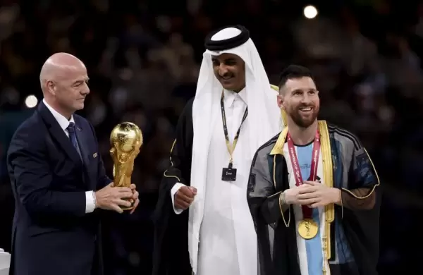 Qatar 2022: Ofrecen una cifra espeluznante para quedarse con el bisht que vistió Messi