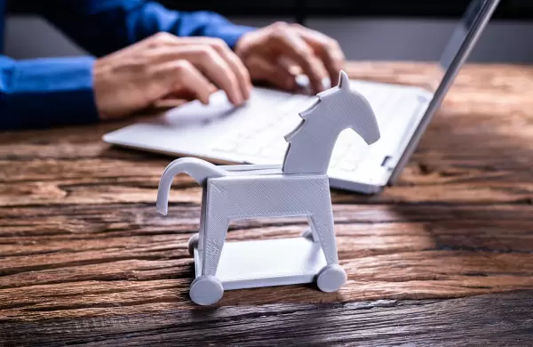 Cómo es Godfather, el troyano "todopoderoso" que roba las claves de aplicaciones bancarias y criptomonedas