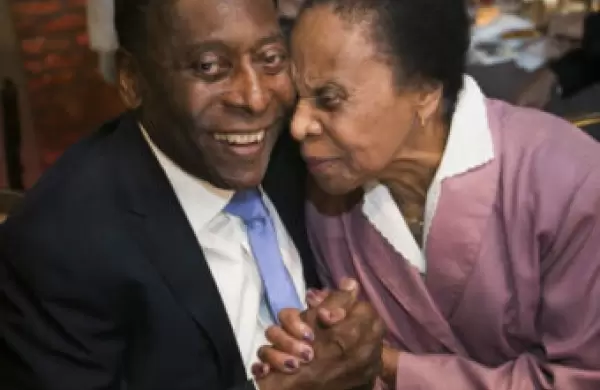 La madre de Pelé no sabe que su hijo murió
