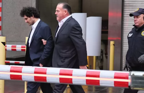 Gota a gota y milln a milln, as es cmo los fiscales federales incautan la riqueza de Sam Bankman-Fried