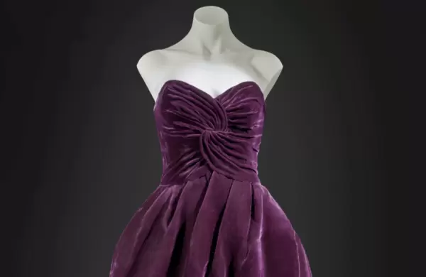 Se subasta un icónico vestido de Lady Di: esto es lo que podría costar