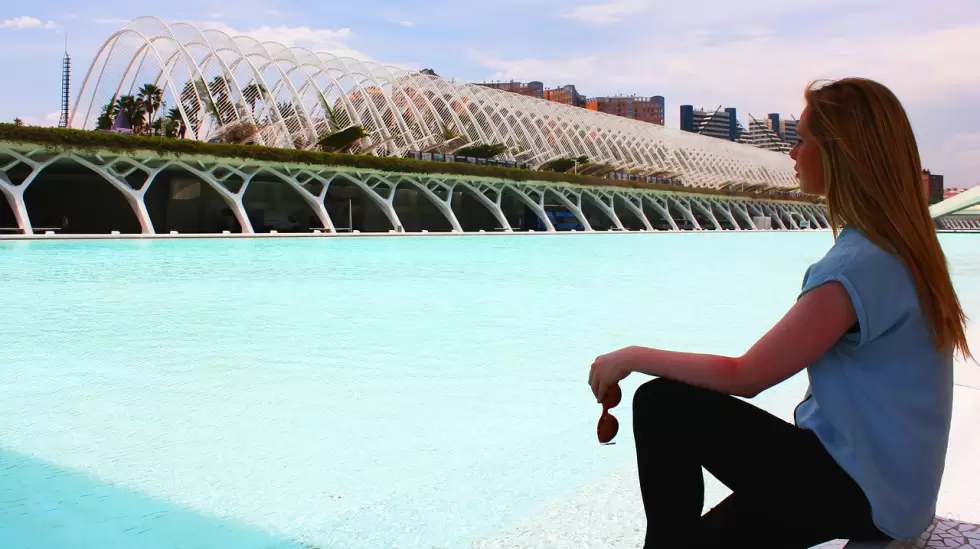 ciudad de la ciencia, valencia, chica