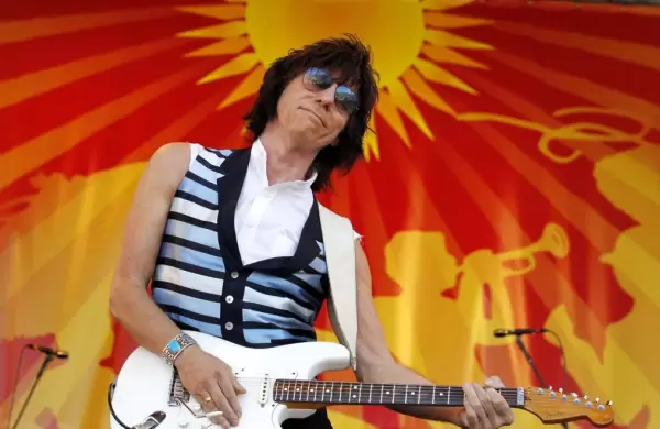 As tocaba Jeff Beck, uno de los mejores guitarristas de todos los tiempos, quien muri a los 78 aos