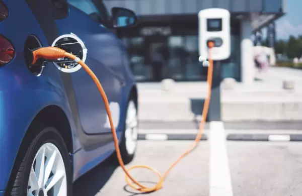 Autos eléctricos: los motivos de una guerra de precios sin precedentes y qué esperan los representantes para lo que queda de 2025