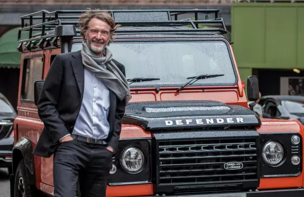 Quién es Jim Ratcliffe, el multimillonario que aspira a quedarse con el Manchester United