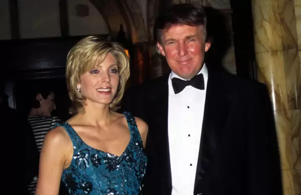 Asombrado y aturdido, Donald Trump confundió a la mujer que lo acusa de violación con una de sus ex esposas