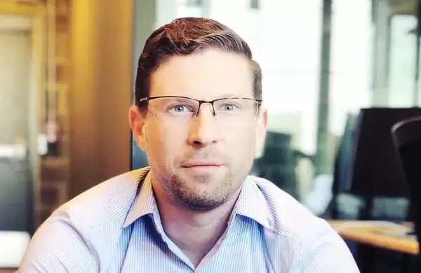 Quién es "el hombre nuclear" que busca instalar 10 mil mini reactores en todo el mundo