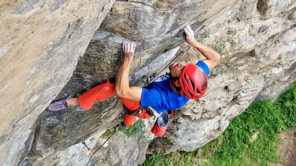 Felipe Proao realizando escalada deportiva, El Rodadero, Pichincha. 20