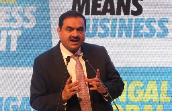 El Grupo Adani mete un "manotazo de ahogado" para no seguir perdiendo millones