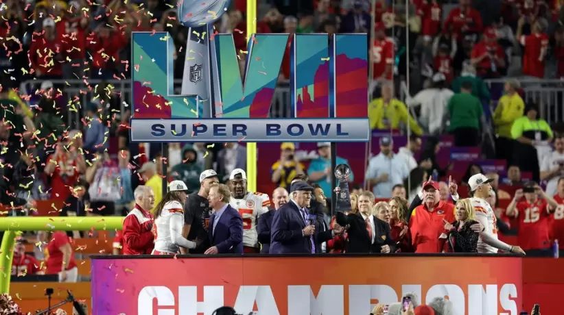 La familia Hunt de US$ 20,5 mil millones acaba de ganar el Super Bowl.