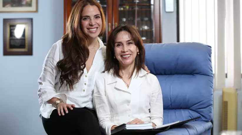 Manuela Mejía y su madre Quito - Ecuador