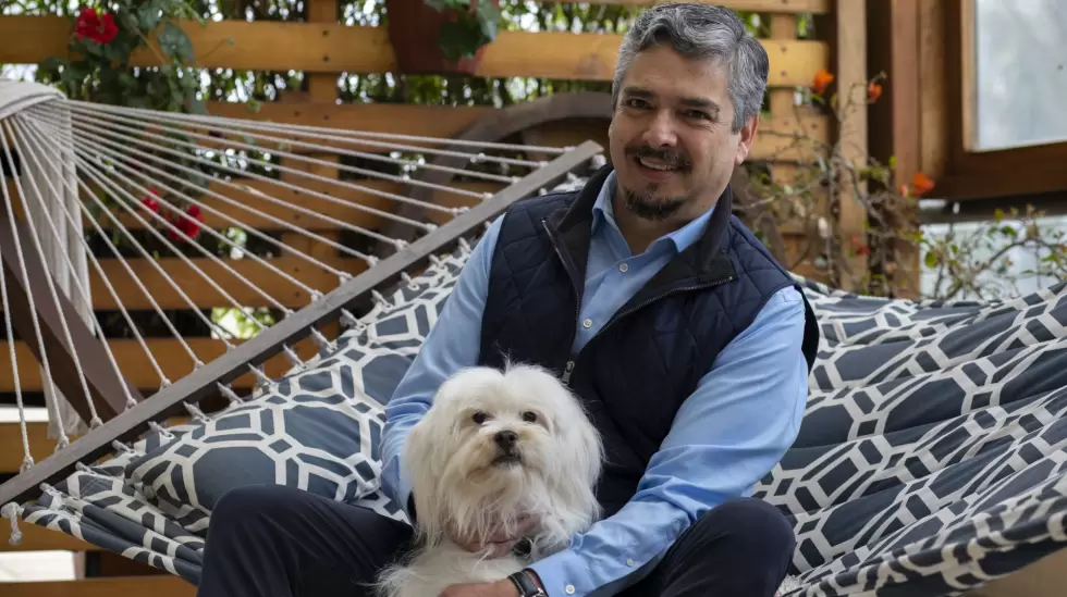 Pedro David Uribe y su mascota