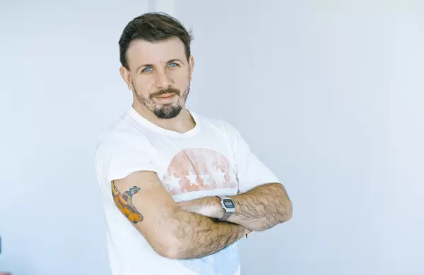 "Muzza con fritas": Alcahuete, el último proyecto de un emprendedor serial que promete abrir una cadena de franquicias