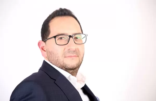 El nerd cuencano que pasea su clase por seis países