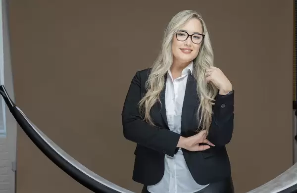 Emigró, inició un negocio familiar y hoy hace uno de los armarios más exclusivos de Estados Unidos