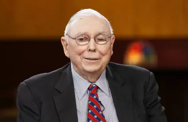 Tres acciones bancarias infravaloradas en la cartera del gurú Charlie Munger