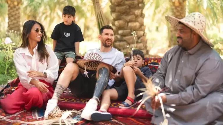 Messi y su familia en Arabia Saudita