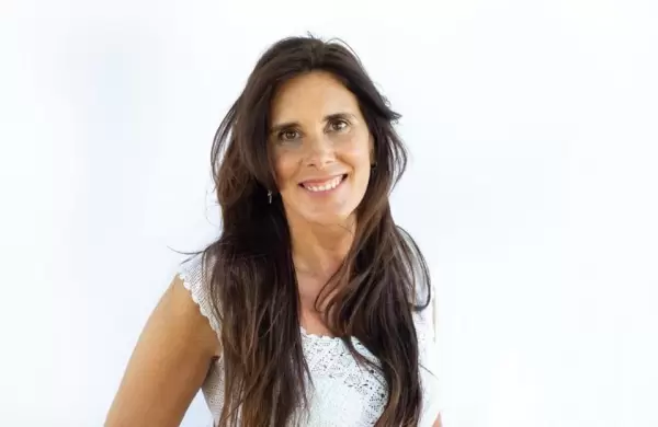 Quién es la argentina que busca combatir las fake news para los latinos que viven en Estados Unidos