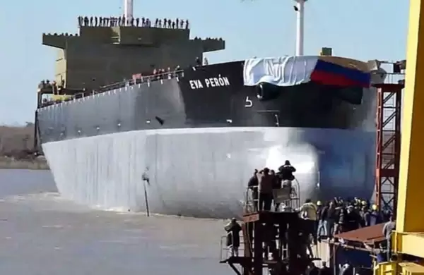 Se hunde la flota petrolera venezolana y Maduro depende de la Argentina para recuperarla