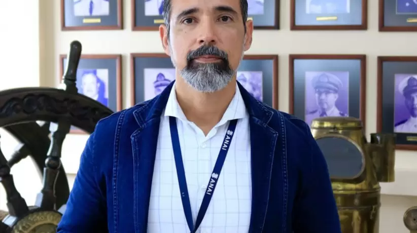 Csar Vallejo, profesor de la Academia Naval Illingworth de Guayaquil