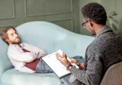 Cinco razones por las que deberías contratar a un "terapeuta financiero"