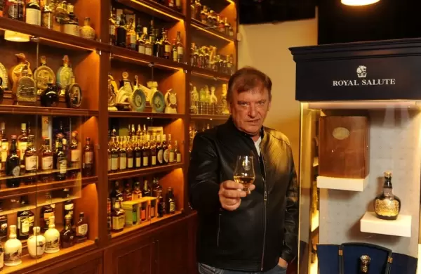 El guardin del whisky: tiene un museo nico y acaba de recibir en Escocia el premio ms importante de la industria