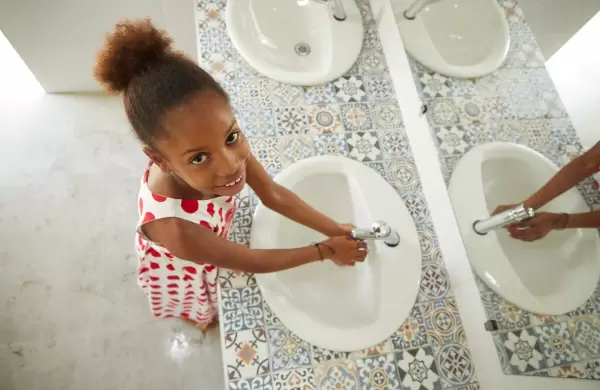 Kimberly- Clark hace un llamado a la reflexión con su iniciativa “¿Dónde está el baño?”