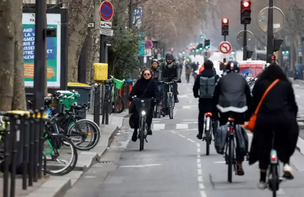 Francia destinará 2.000 millones de euros para duplicar sus bicisendas