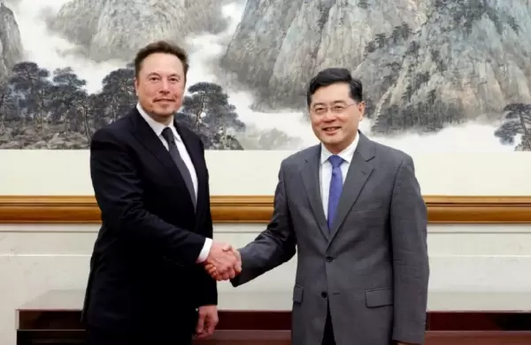 Elon Musk se reunió con el canciller de China en Beijing para hablar de negocios