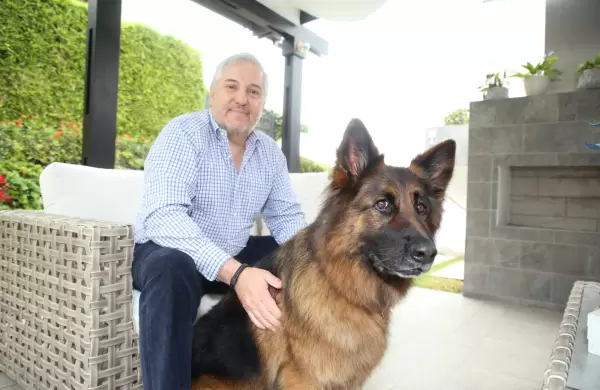 Maneja un negocio que mima a su perro y 80 colaboradores