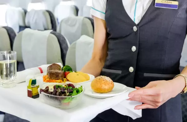 Cuál es la mejor comida de avión del mundo según el chef Dennis Littley