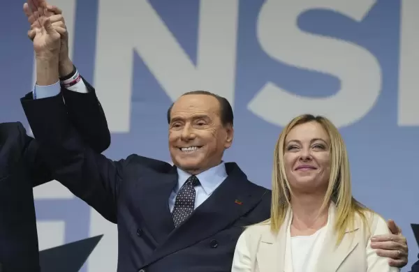 Murió Silvio Berlusconi: Cómo hizo su inmensa fortuna "Il Cavaliere" que empezó vendiendo aspiradoras